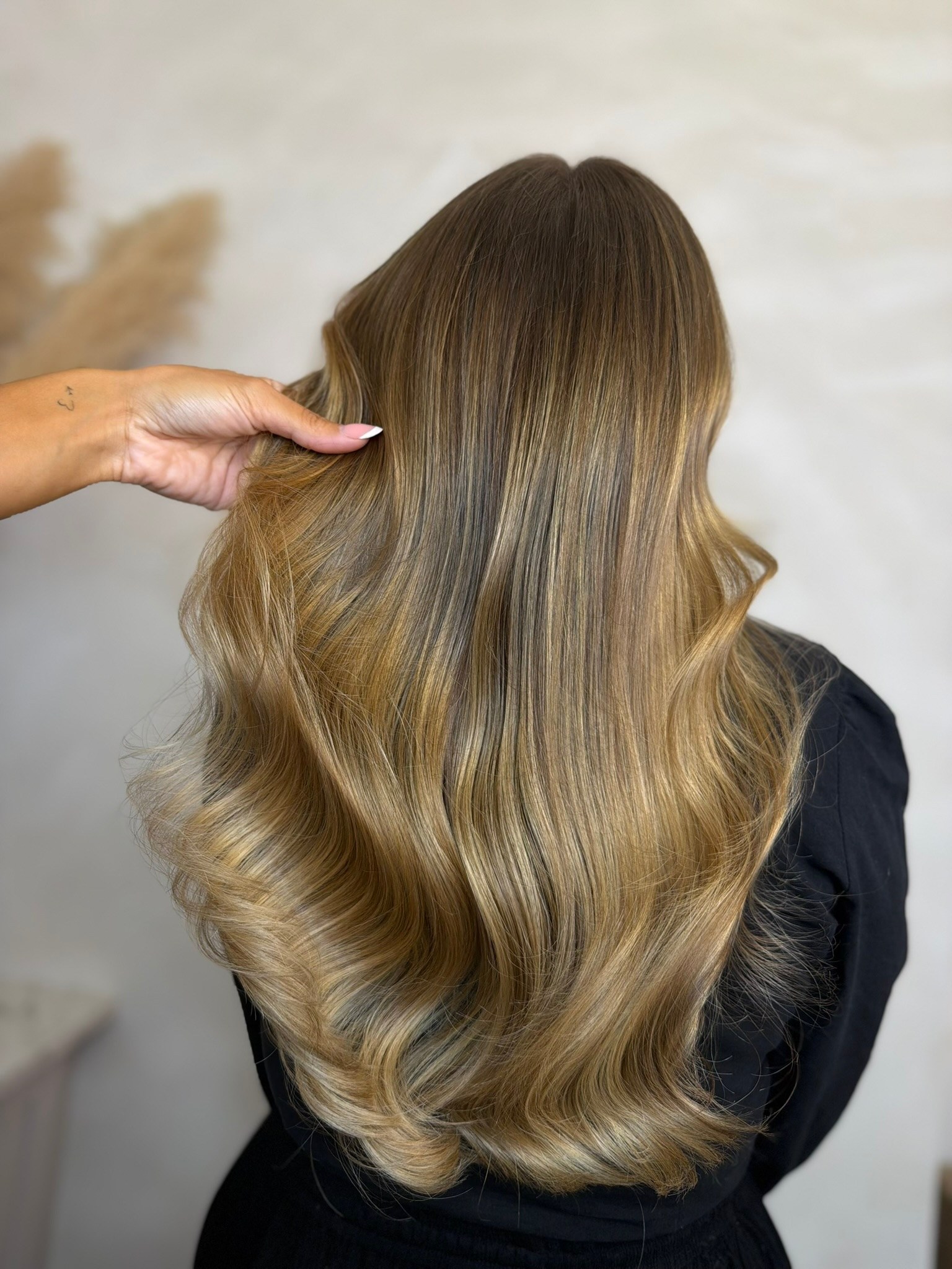 After Maison Vellor extensions, voluminous waves